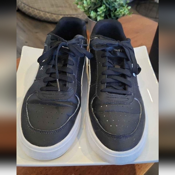 Mens Puma Caven Sneakers- Size 13 - Picture 2 of 4
